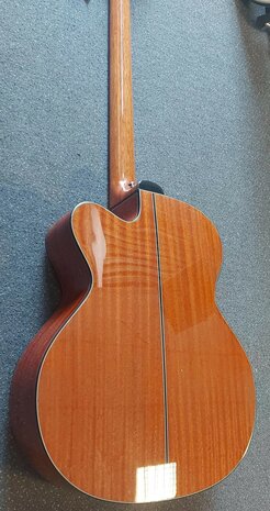 Takamine GB30CENAT Electro-akoestische basgitaar met cutaway