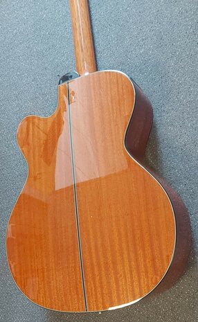 Takamine GB30CENAT Electro-akoestische basgitaar met cutaway