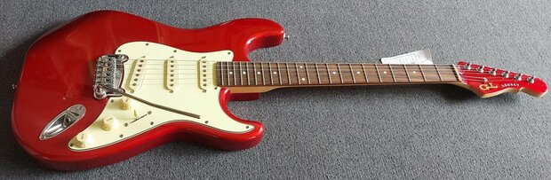 G&L Legacy Candy Apple Red RW, matching headstock