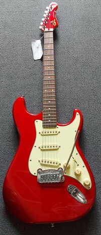 G&L Legacy Candy Apple Red RW, matching headstock