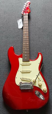 G&L Legacy Candy Apple Red RW, matching headstock