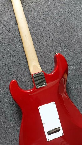 G&L Legacy Candy Apple Red RW, matching headstock