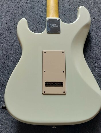 G&L Legacy USA White MP met stevige Tolex Case en certificaat van echtheid