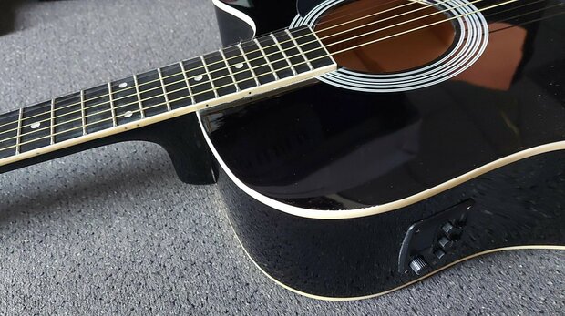 Nashville by Richwood electro-akoestische gitaar met dikke hoes, zwart