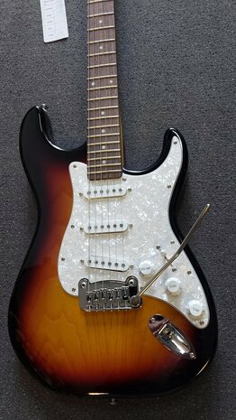 G&L Tribute Legacy Standard, 3-tone Sunburst