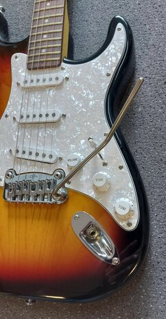 G&L Tribute Legacy Standard, 3-tone Sunburst