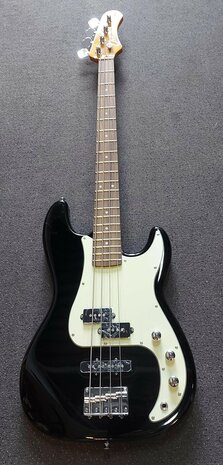 EKO PJ-model basgitaar, nu met baspakket