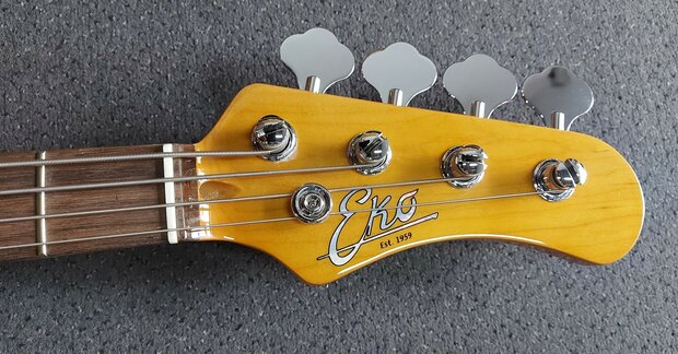 EKO PJ-model basgitaar, nu met baspakket