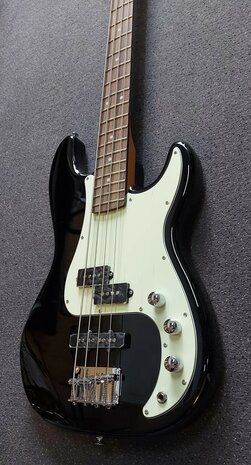 EKO PJ-model basgitaar, nu met baspakket