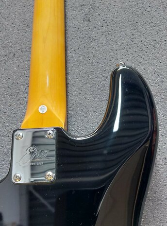 EKO PJ-model basgitaar, nu met baspakket