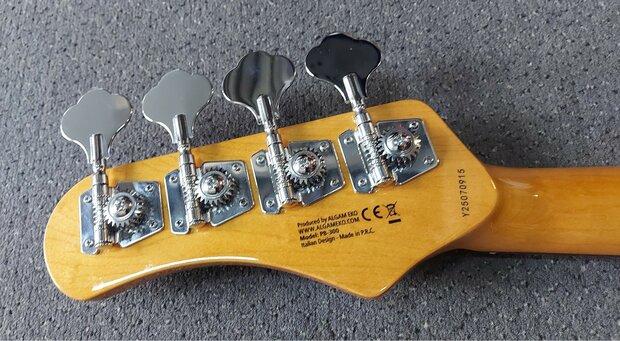 EKO PB-model basgitaar, nu met baspakket