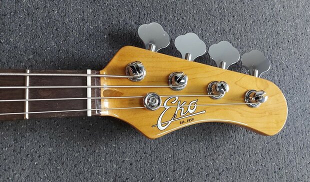 EKO PB-model basgitaar, nu met baspakket