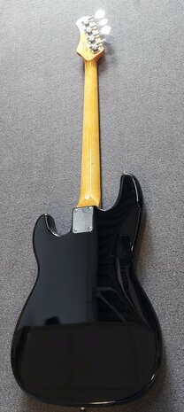 EKO PB-model basgitaar, nu met baspakket
