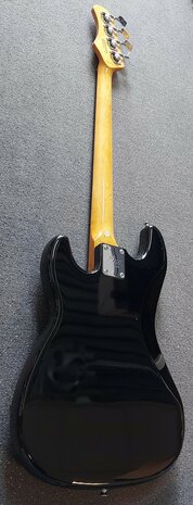 EKO PB-model basgitaar, nu met baspakket