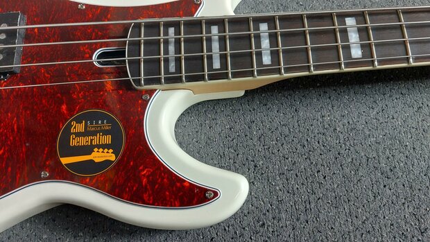 Sire Marcus Miller P7+ Alder 4-snarige basgitaar, Antique White, 2nd Gen
