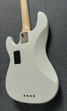 Sire Marcus Miller P7+ Alder 4-snarige basgitaar, Antique White, 2nd Gen