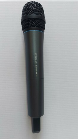 Sennheiser XSW1825 Series vocal system with dynamic cardioid e825 microphone voor Nederland
