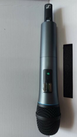 Sennheiser XSW1825 Series vocal system with dynamic cardioid e825 microphone voor Nederland