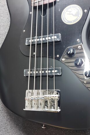 Sire Basses V3P Passive Series Marcus Miller 5-snarige passieve basgitaar, matzwart