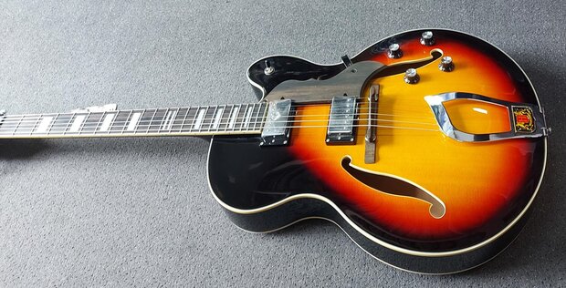 Hagstrom HJ800 hollowbody 3-tone sunburst