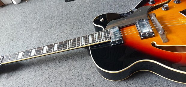 Hagstrom HJ800 hollowbody 3-tone sunburst