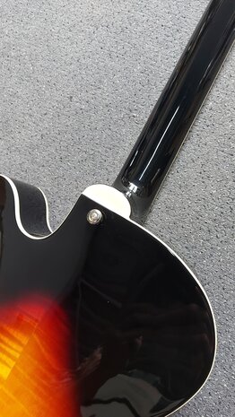 Hagstrom HJ800 hollowbody 3-tone sunburst