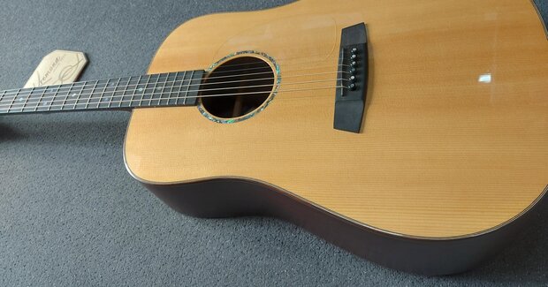 Kremona steelstring gitaar R 30 dreadnought