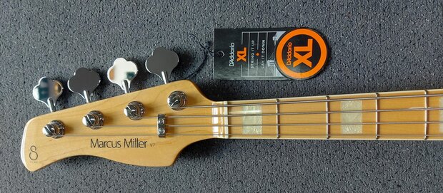 Sire Marcus Miller V7 linkshandig, swamp ash 4-string natural, tijdelijk met gevoerde hoes
