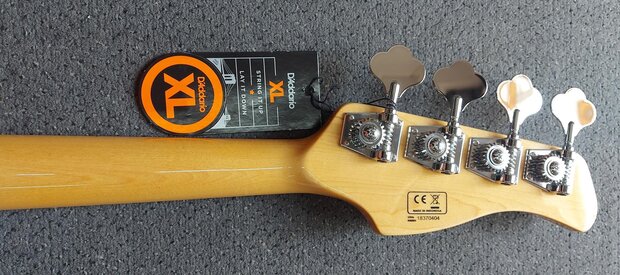 Sire Marcus Miller V7 linkshandig, swamp ash 4-string natural, tijdelijk met gevoerde hoes