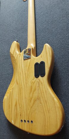 Sire Marcus Miller V7 linkshandig, swamp ash 4-string natural, tijdelijk met gevoerde hoes