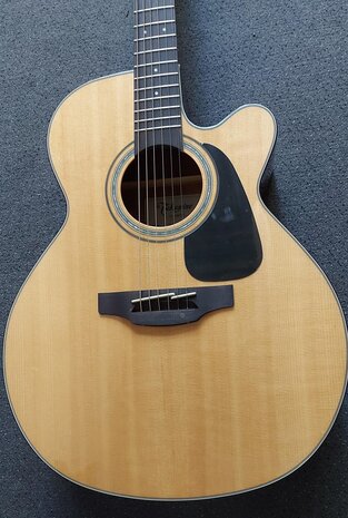 Takamine GN30CENAT Auditorium Cutaway Electro
