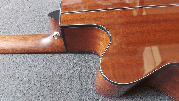 Takamine GN30CENAT Auditorium Cutaway Electro