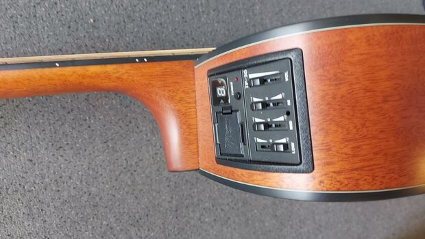 Takamine GLD12ENS electro-ak dreadnought, nu met gevoerde hoes