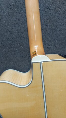 Takamine GJ-72CE NAT electro-akoestische Jumbo gitaar met cutaway