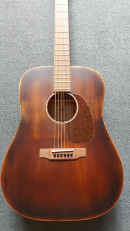 Sigma DM-15E-AGED electro-akoestische dreadnought, aged old whiskey barrel