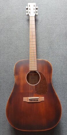 Sigma DM-15E-AGED electro-akoestische dreadnought, aged old whiskey barrel