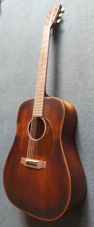 Sigma DM-15E-AGED electro-akoestische dreadnought, aged old whiskey barrel