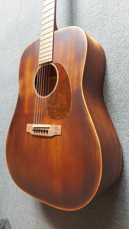 Sigma DM-15E-AGED electro-akoestische dreadnought, aged old whiskey barrel
