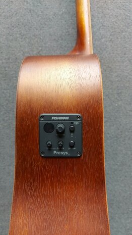 Sigma DM-15E-AGED electro-akoestische dreadnought, aged old whiskey barrel