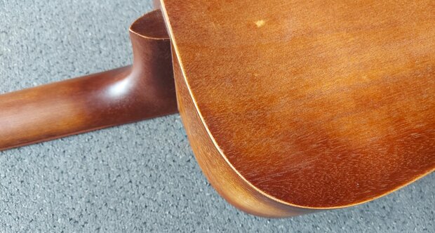 Sigma DM-15E-AGED electro-akoestische dreadnought, aged old whiskey barrel