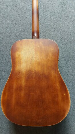 Sigma DM-15E-AGED electro-akoestische dreadnought, aged old whiskey barrel