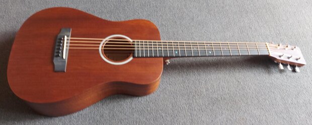 Sigma TM-15+ Traveler gitaar massief mahonie met dikke hoes