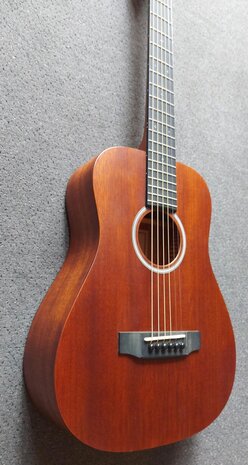 Sigma TM-15+ Traveler gitaar massief mahonie met dikke hoes