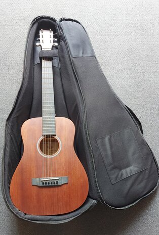 Sigma TM-15+ Traveler gitaar massief mahonie met dikke hoes