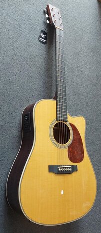 Sigma DTC-28HE+ dreadnought, nu met koffer