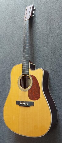 Sigma DTC-28HE+ dreadnought, nu met koffer