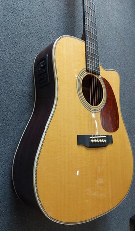 Sigma DTC-28HE+ dreadnought, nu met koffer
