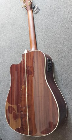 Sigma DTC-28HE+ dreadnought, nu met koffer