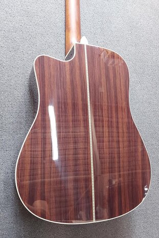 Sigma DTC-28HE+ dreadnought, nu met koffer