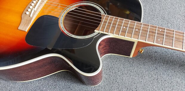 Takamine GN51CEBSB electro-akoestische Grand Auditorium met cutaway, brown sunburst